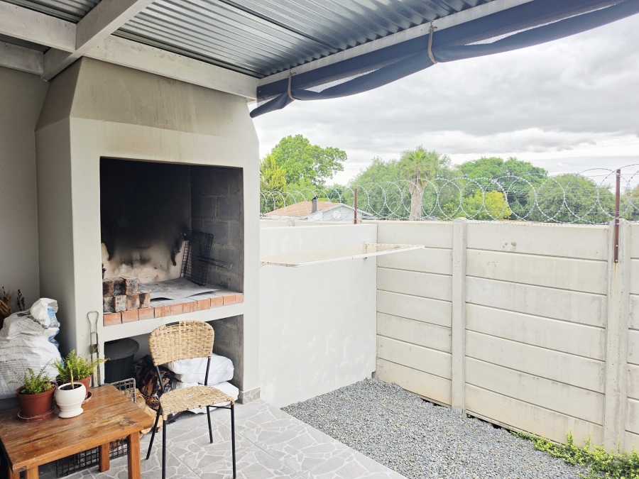 2 Bedroom Property for Sale in Oudtshoorn North Western Cape